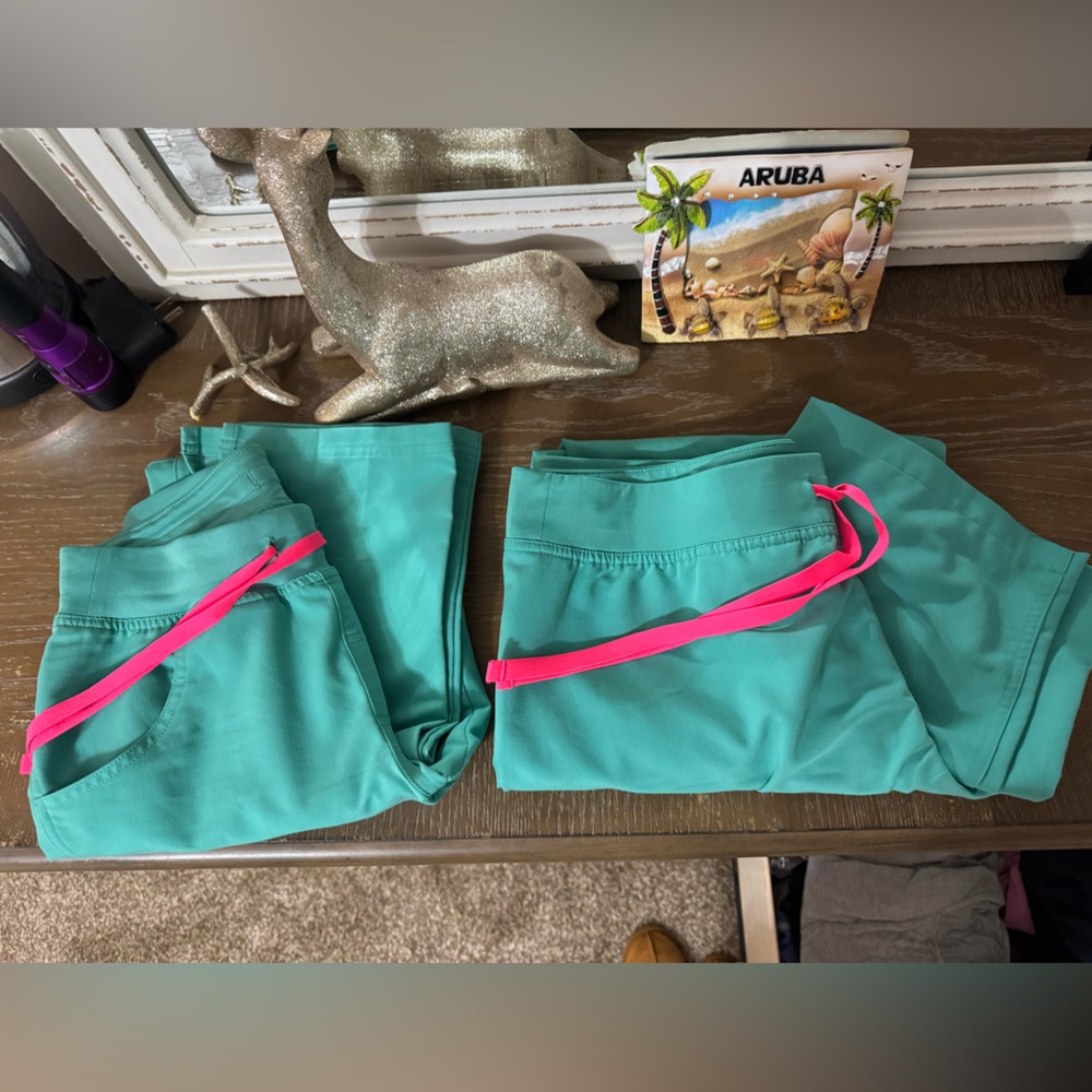 Figs surgical green Kade scrubs